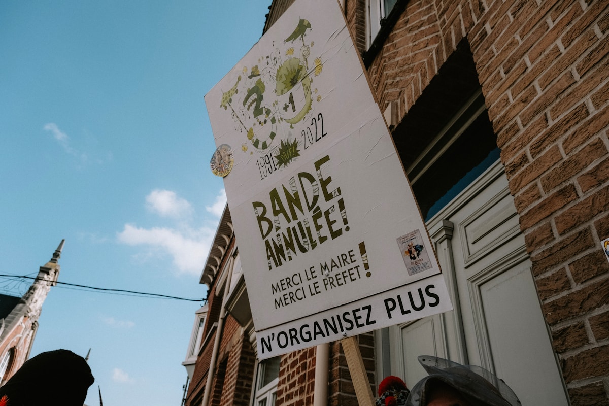Affiche de la Bande annuelle, remerciant le maire et le préfet.